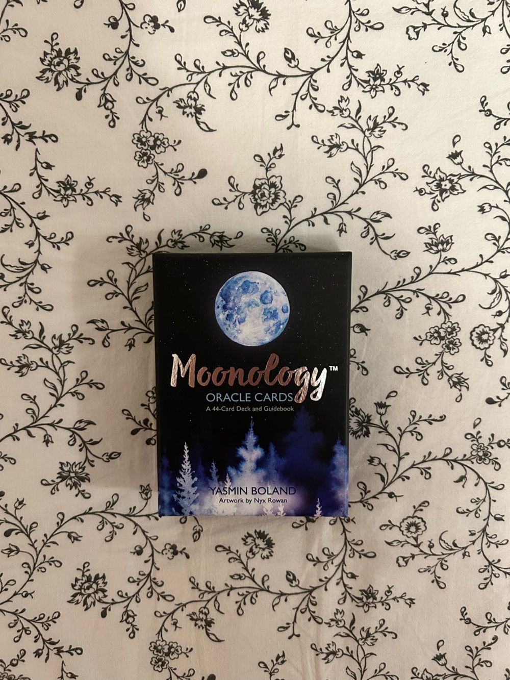 Moonology Oracle Cards: A 44-Card Moon Astrology Oracle Deck and Guidebook